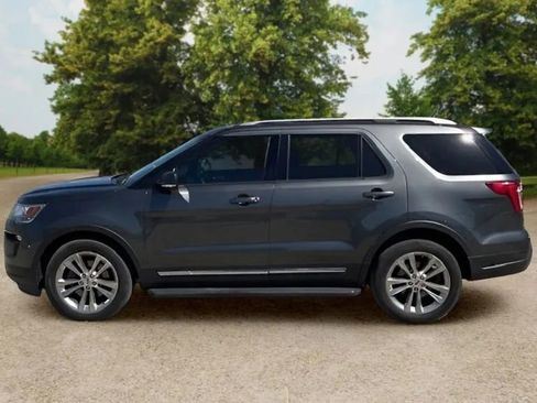 Used 2019 Ford Explorer XLT w/ Equipment Group 202A AWD/4WD image 5