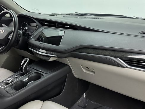 Used 2020 Cadillac XT4 Premium Luxury image 36