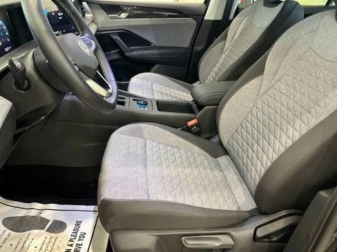 Used 2025 Volkswagen Tiguan S w/ 18" Wheel Package AWD/4WD image 8