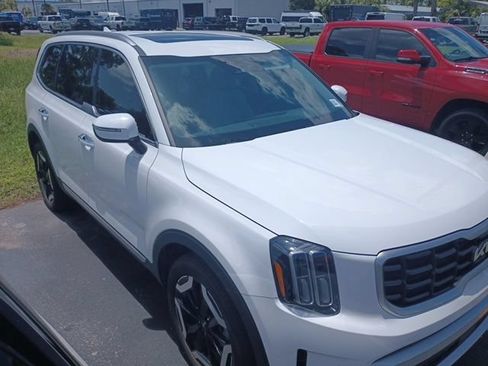 Used 2025 Kia Telluride S FWD image 6