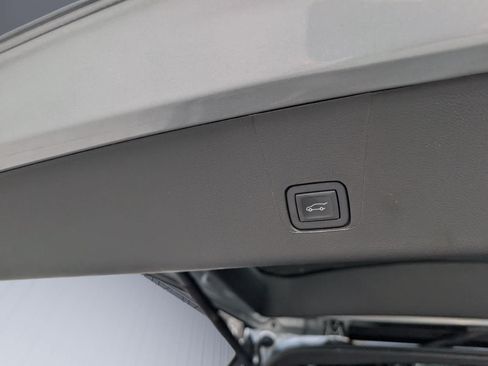 Used 2023 Chevrolet Traverse LT w/ LPO, Floor Liner Package AWD/4WD image 12