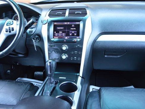 Used 2013 Ford Explorer XLT AWD/4WD image 21