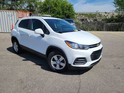 Used 2017 Chevrolet Trax LS AWD/4WD image 1