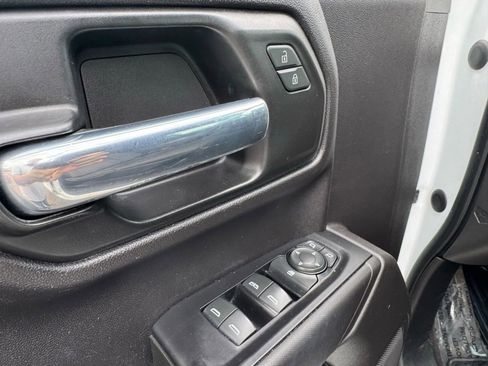 Used 2020 Chevrolet Silverado 1500 Custom w/ Custom Value Package image 10