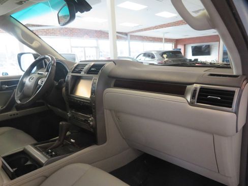 Used 2014 Lexus GX 460 w/ Premium Package image 30