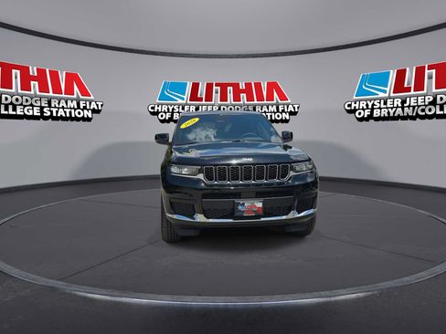 New 2026 Jeep Grand Cherokee L 2WD image 3