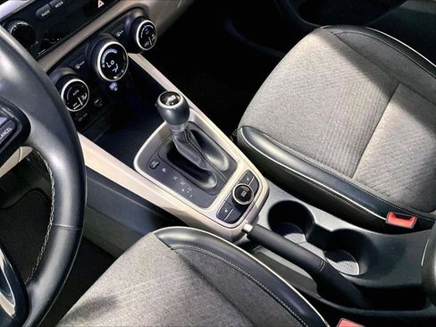 Used 2020 Hyundai Venue FWD image 15