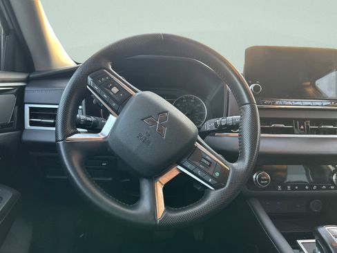 Used 2024 Mitsubishi Outlander SE image 41