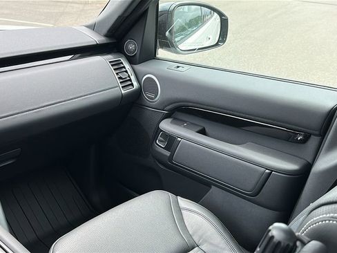 New 2025 Land Rover Discovery S image 27