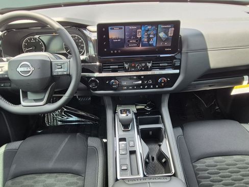 Used 2026 Nissan Pathfinder SV FWD image 15