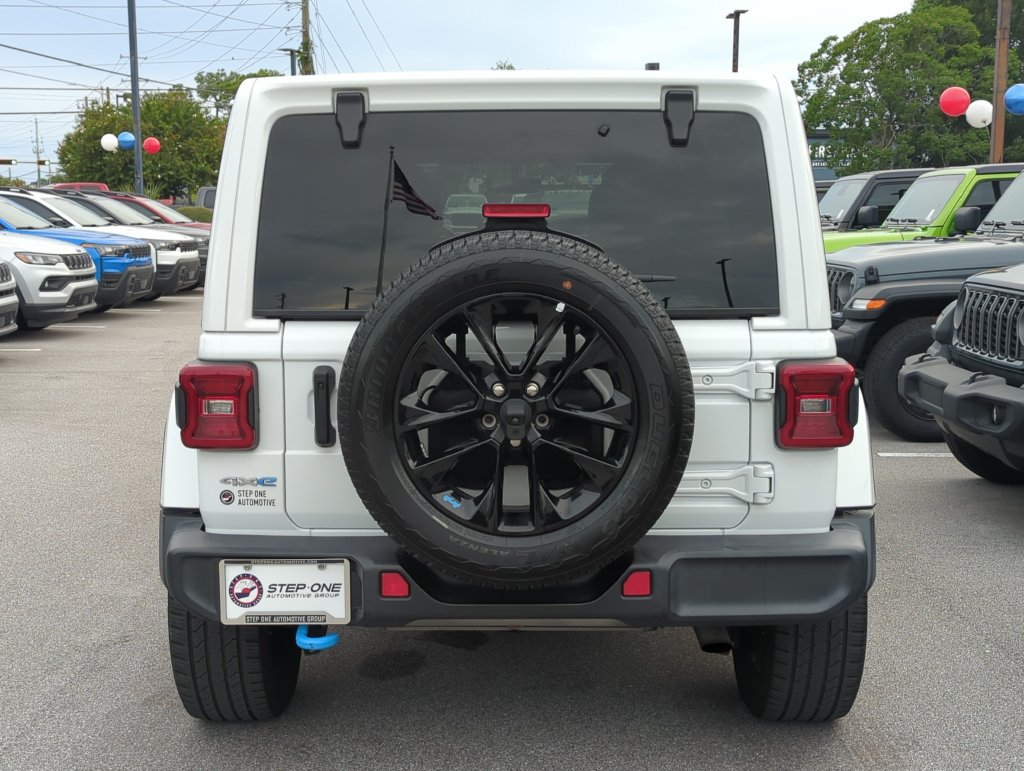 Used 2022 Jeep Wrangler Unlimited Sahara AWD/4WD image 5