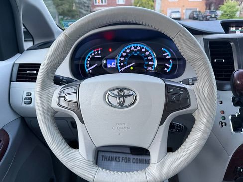 Used 2012 Toyota Sienna XLE w/ Entertainment Pkg AWD/4WD image 17