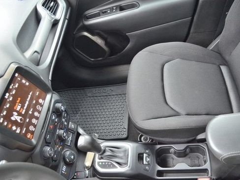 Used 2023 Jeep Renegade Latitude AWD/4WD image 25