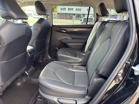 Used 2022 Toyota Highlander Limited image 22
