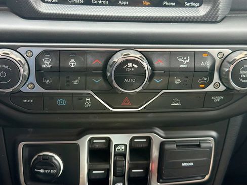 Used 2023 Jeep Wrangler Unlimited Sahara AWD/4WD image 18