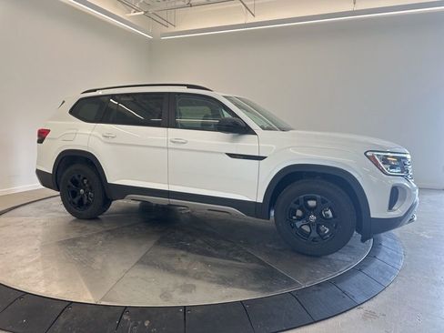 New 2026 Volkswagen Atlas Peak Edition AWD/4WD image 2