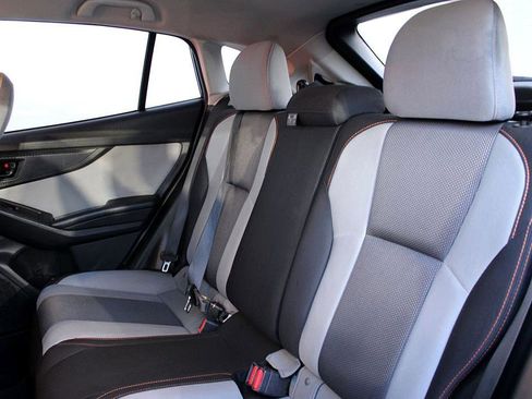 Used 2019 Subaru Crosstrek 2.0i Premium image 16