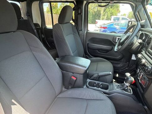 Used 2023 Jeep Gladiator Sport AWD/4WD image 26