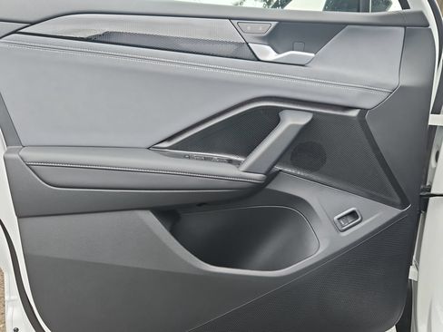 New 2026 Volkswagen Tiguan SE R-Line AWD/4WD image 9
