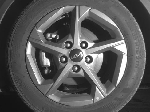 Used 2025 Kia K4 LXS image 12