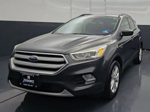 Used 2017 Ford Escape SE w/ SE Leather Comfort Package AWD/4WD image 3