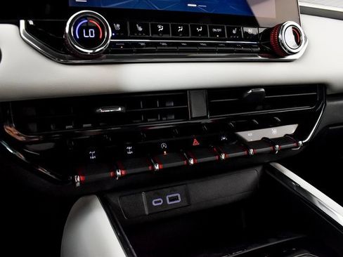 Used 2024 GMC Canyon AT4X image 30