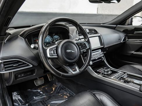 Used 2019 Jaguar XE S RWD image 21