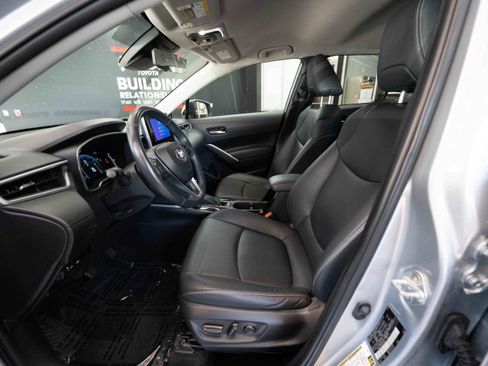 Used 2024 Toyota Corolla Cross XLE FWD image 9