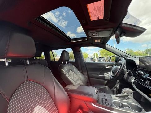 Used 2023 Toyota Highlander XSE FWD image 22
