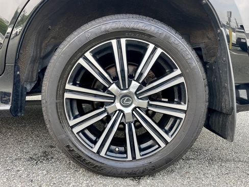 Used 2019 Lexus LX 570 4WD w/ Luxury Package image 10