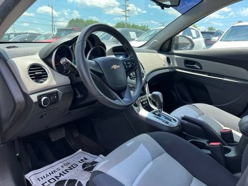 Used 2015 Chevrolet Cruze LS FWD image 10