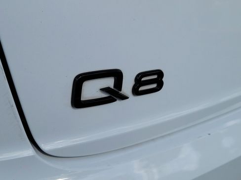 Used 2022 Audi Q8 Premium Plus AWD/4WD image 5