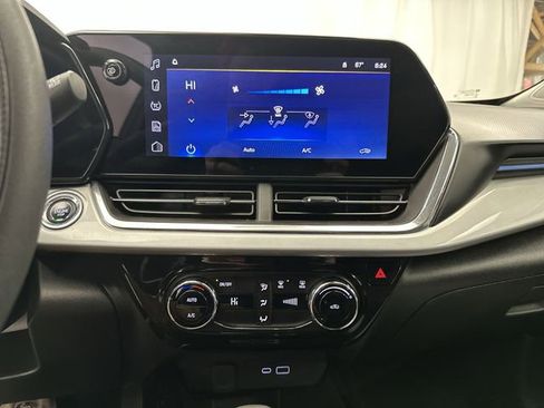 Used 2024 Chevrolet Trax LT image 19