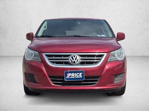 Used 2012 Volkswagen Routan SEL FWD image 2
