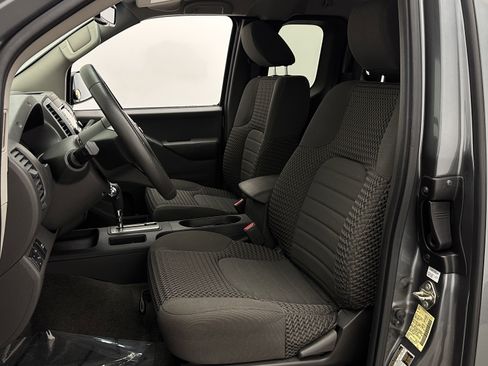 Used 2017 Nissan Frontier SV image 14