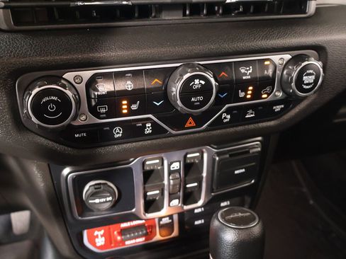 Used 2024 Jeep Gladiator Sport AWD/4WD image 7