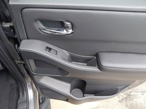 Used 2025 Nissan Frontier SV w/ SV Convenience Package image 30