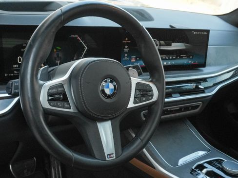 Used 2025 BMW X7 xDrive40i w/ M Sport Package AWD/4WD image 10