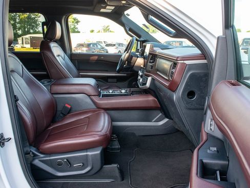 Used 2024 Ford Expedition Limited image 36