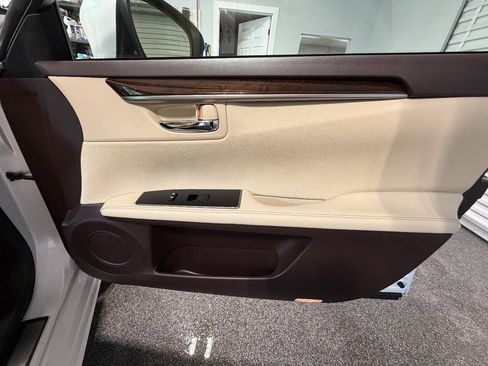 Used 2017 Lexus ES 350 w/ Premium Package FWD image 18