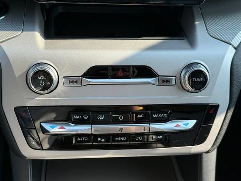 Used 2023 Ford Explorer XLT w/ Equipment Group 202A AWD/4WD image 12