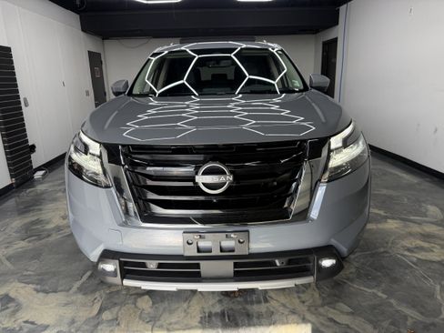 Used 2023 Nissan Pathfinder SL AWD/4WD image 7