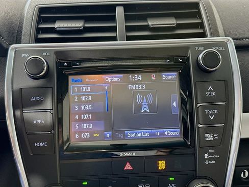 Used 2017 Toyota Camry SE w/ Moonroof Package image 18