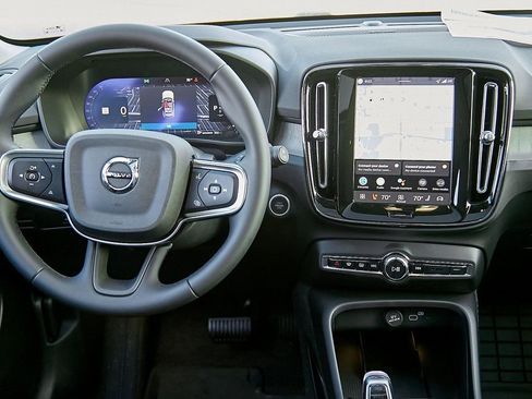 New 2026 Volvo XC40 B5 Ultra w/ Protection Package Premier image 25