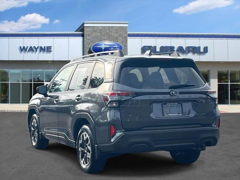 Used 2025 Subaru Forester Premium AWD/4WD image 2