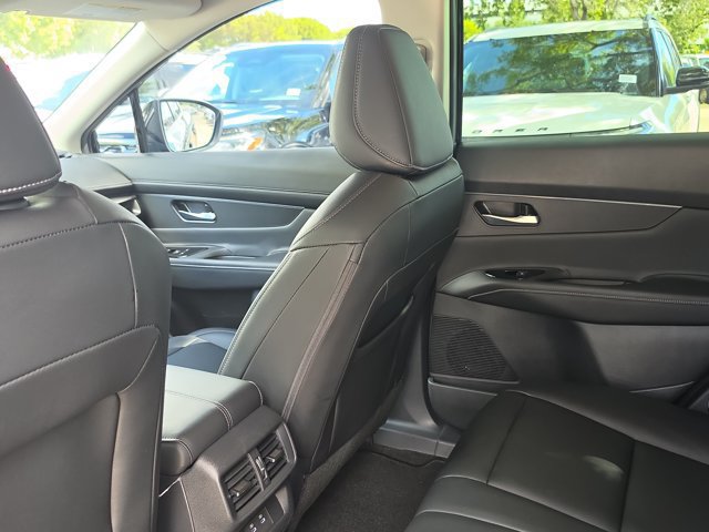 Used 2025 Nissan Murano SV FWD image 17