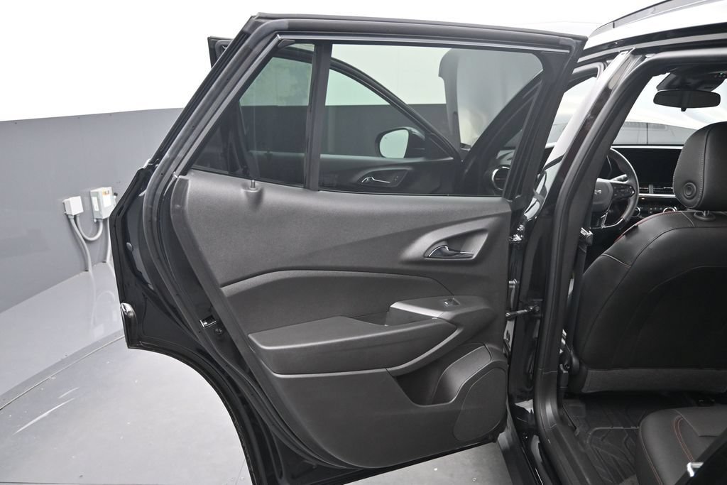 Used 2025 Chevrolet Trax RS w/ Driver Confidence Package FWD image 24