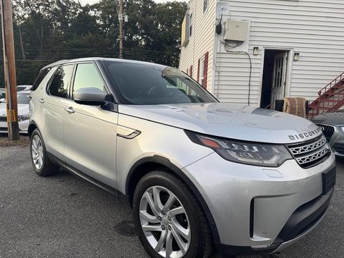 Used 2017 Land Rover Discovery HSE image 3