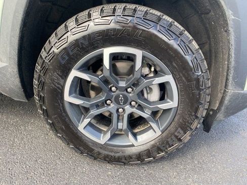 Used 2025 Chevrolet Equinox ACTIV w/ Safety and Technology Package AWD/4WD image 2