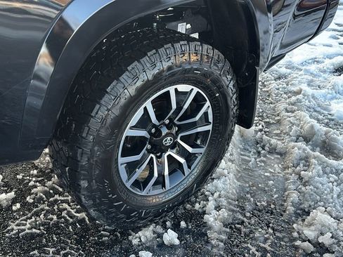 Used 2023 Toyota Tacoma TRD Sport image 9